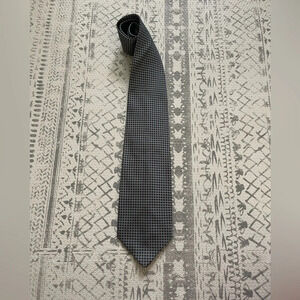 🌸clearance Barneys New York tie‎ 100% silk
